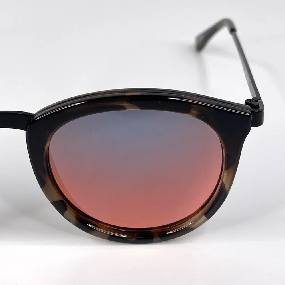 LE SPECS No Smirking Round Sunglasses New Volcanic Tort / Black